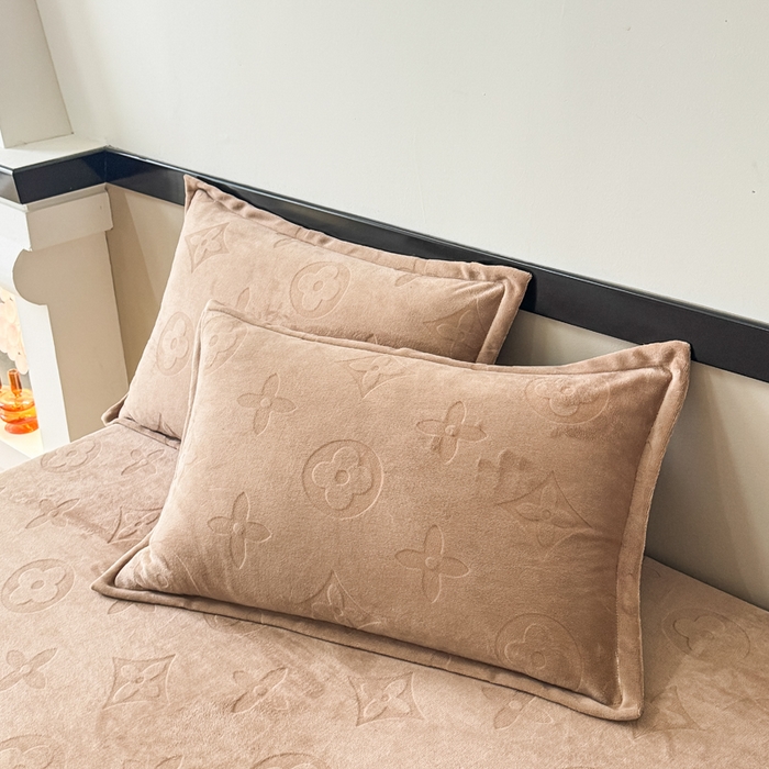 91家纺网 家纺一手货源 找家纺 三悦四季 2025新款200克加厚牛奶绒剪花床笠跨境直播爆款 奶咖