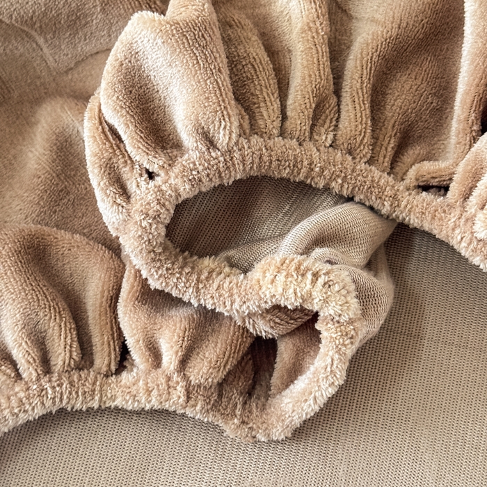 91家纺网 家纺一手货源 找家纺 三悦四季 2025新款200克加厚牛奶绒剪花床笠跨境直播爆款 奶咖