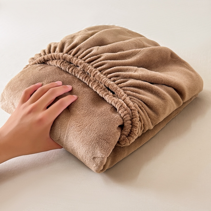 91家纺网 家纺一手货源 找家纺 三悦四季 2025新款200克加厚牛奶绒剪花床笠跨境直播爆款 奶咖