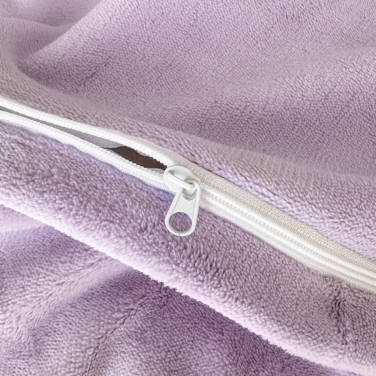 91家纺网 家纺一手货源 找家纺 置顶家纺 2025新款魔法兔兔牛奶绒拼接刺绣系列四件套 魔法兔兔-香芋紫