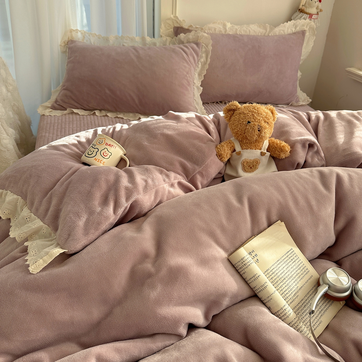 91家纺网 家纺一手货源 找家纺 欧尚 2025新款牛奶绒花边床盖四件套 魅力紫