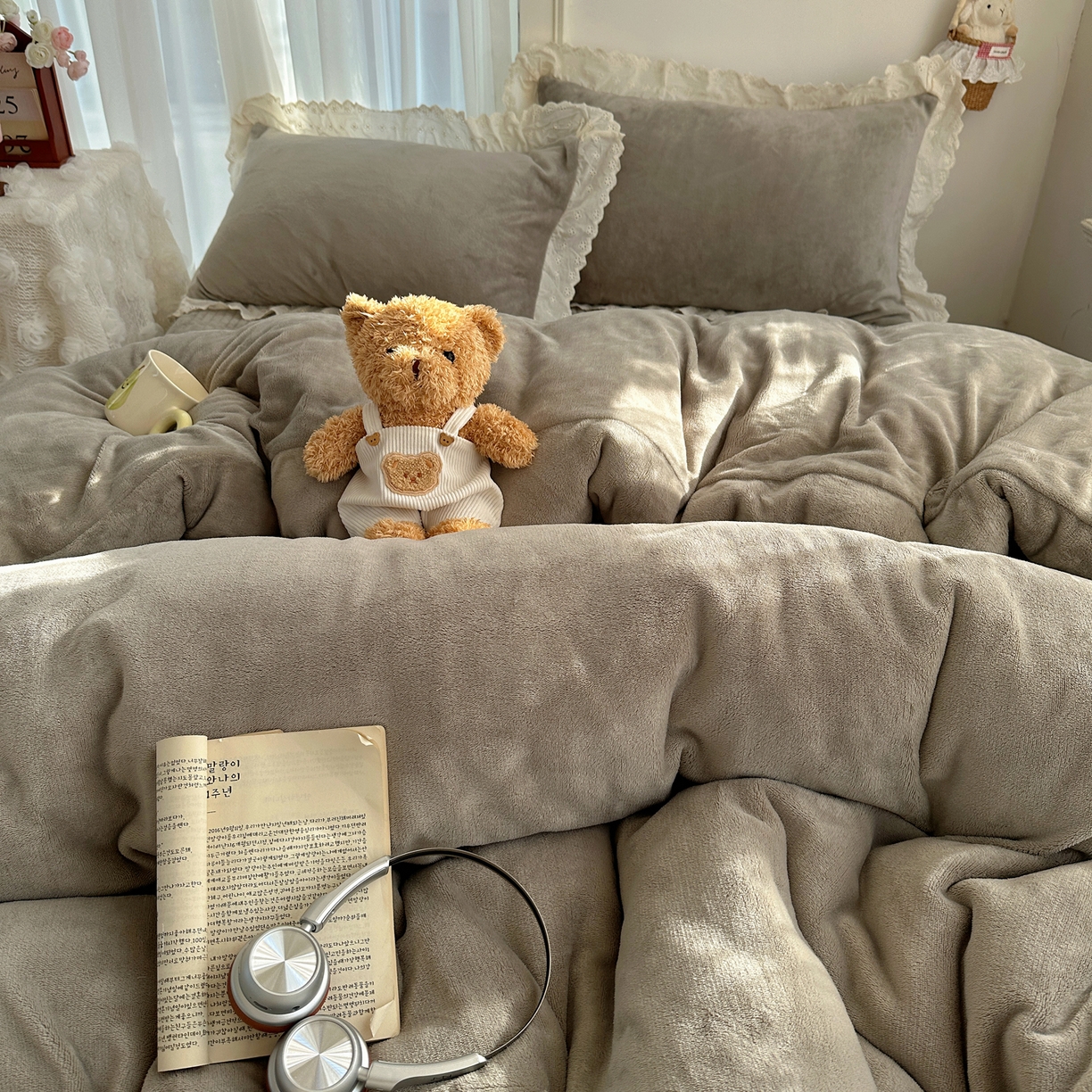 91家纺网 家纺一手货源 找家纺 欧尚 2025新款牛奶绒花边床盖四件套 高级灰