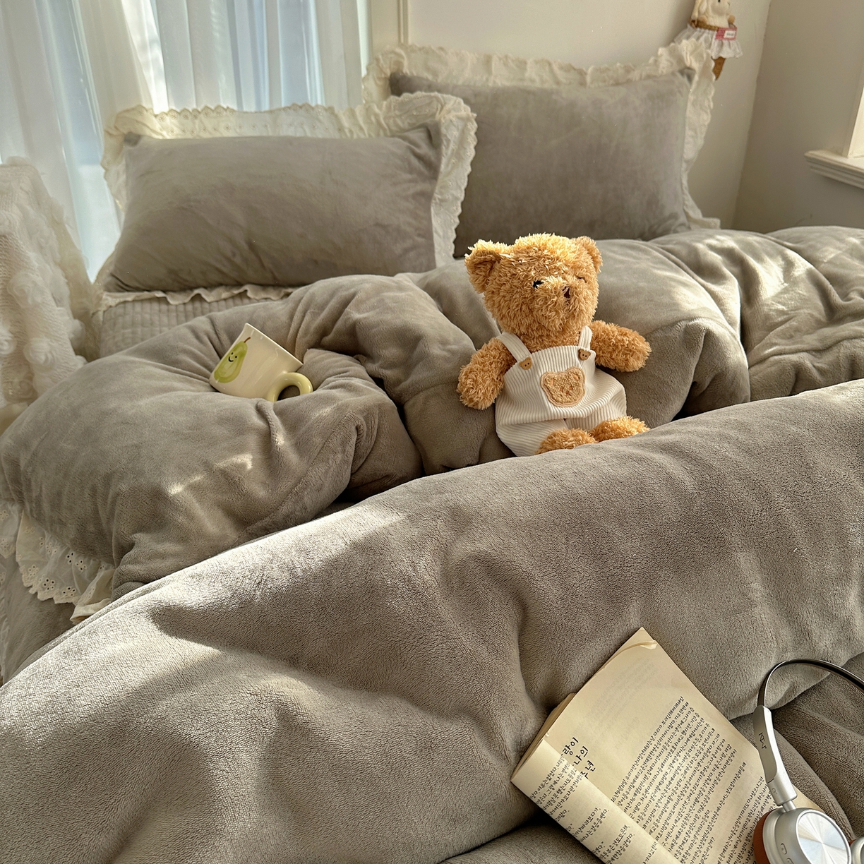 91家纺网 家纺一手货源 找家纺 欧尚 2025新款牛奶绒花边床盖四件套 高级灰