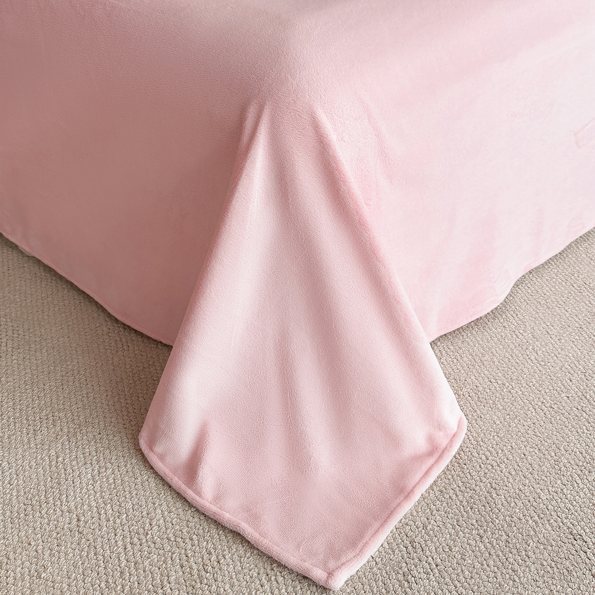 91家纺网 家纺一手货源 找家纺 置顶家纺 2025新款魔法兔兔牛奶绒拼接刺绣系列四件套 魔法兔兔-粉