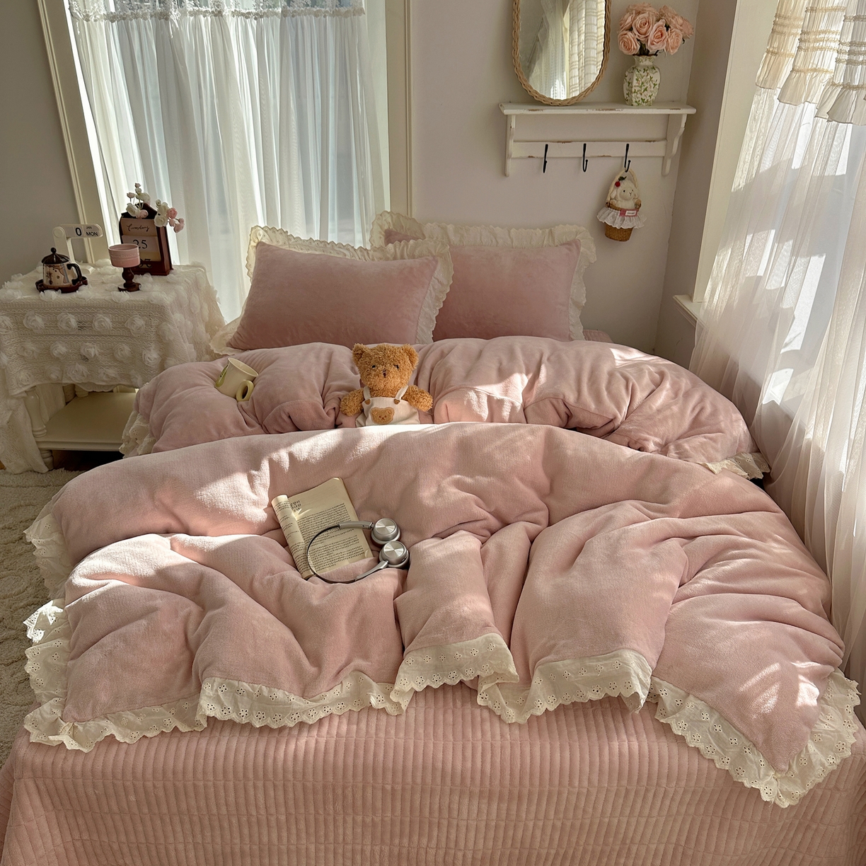 欧尚 2025新款牛奶绒花边床盖四件套 仙女粉