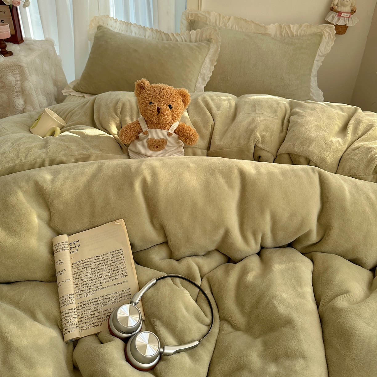 91家纺网 家纺一手货源 找家纺 欧尚 2025新款牛奶绒花边床盖四件套 牛油绿