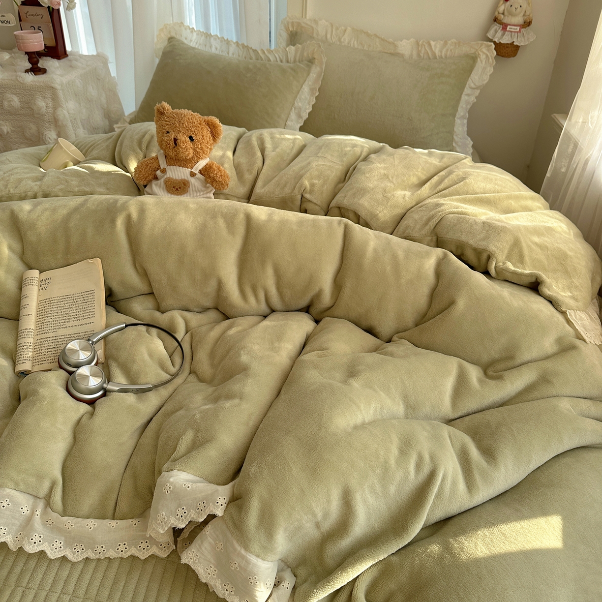 91家纺网 家纺一手货源 找家纺 欧尚 2025新款牛奶绒花边床盖四件套 牛油绿