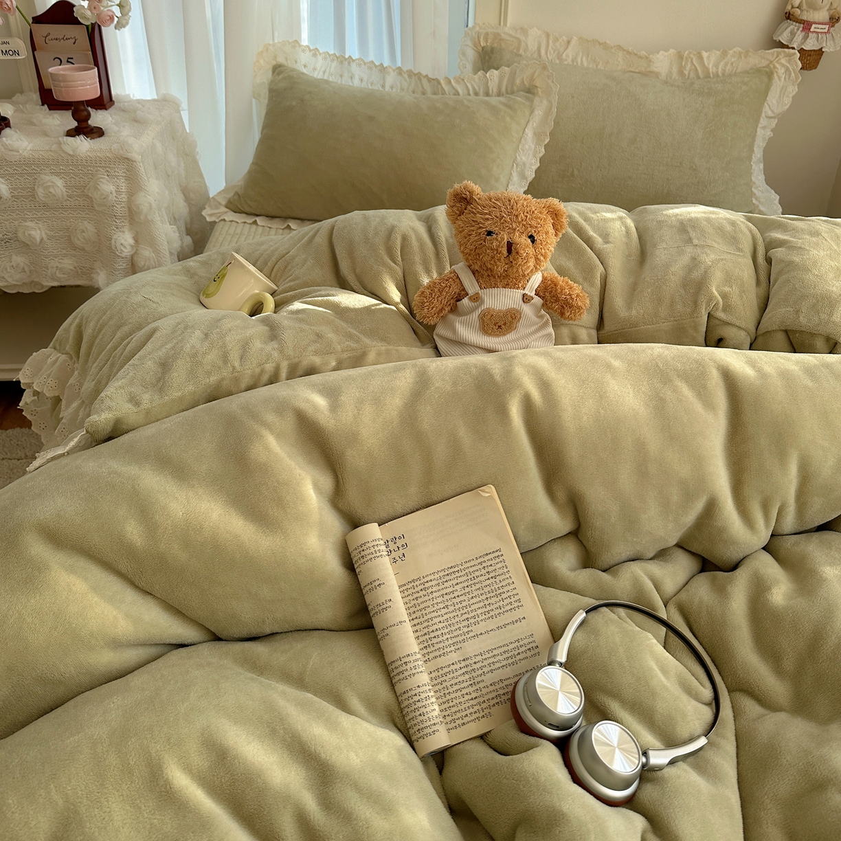 91家纺网 家纺一手货源 找家纺 欧尚 2025新款牛奶绒花边床盖四件套 牛油绿