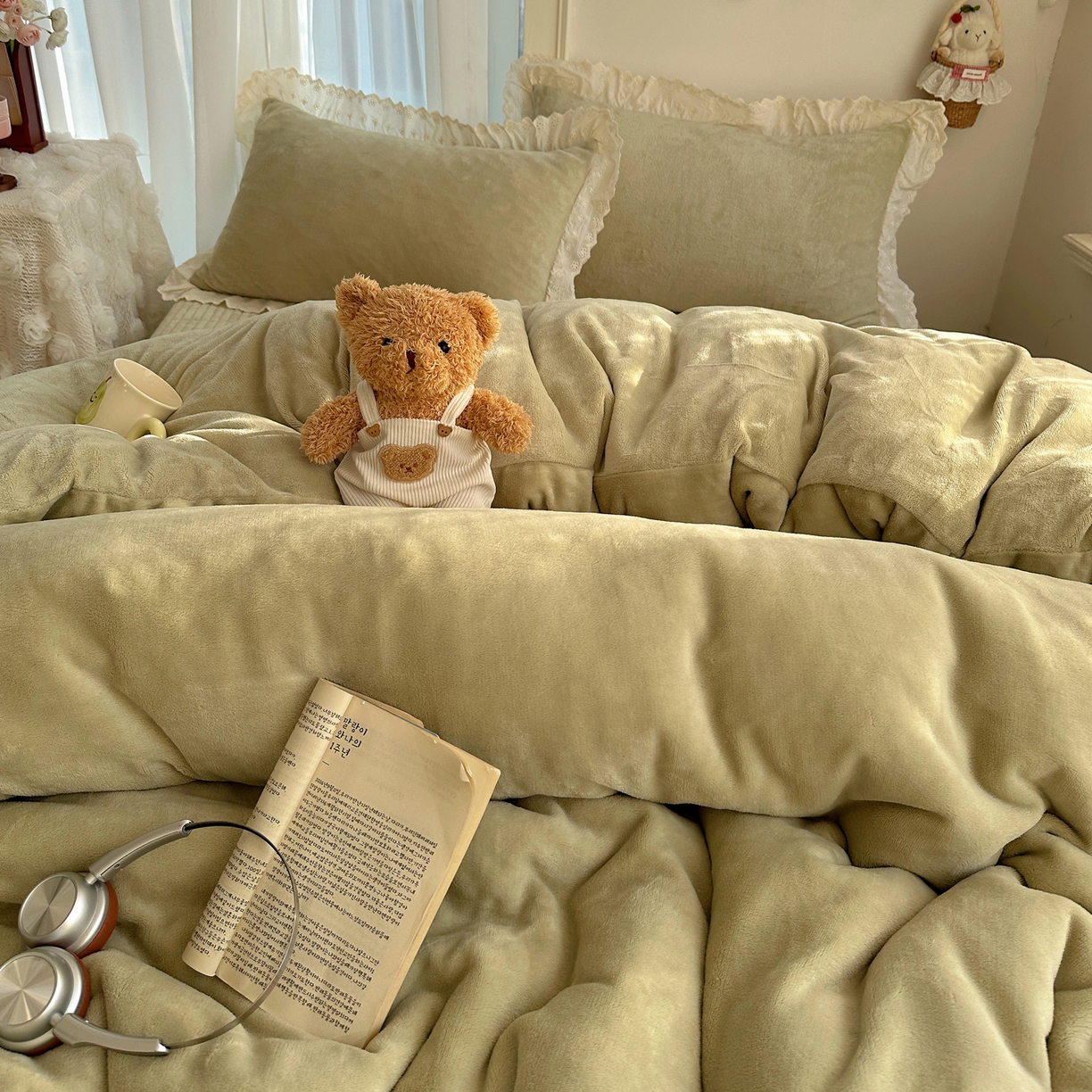 91家纺网 家纺一手货源 找家纺 欧尚 2025新款牛奶绒花边床盖四件套 牛油绿