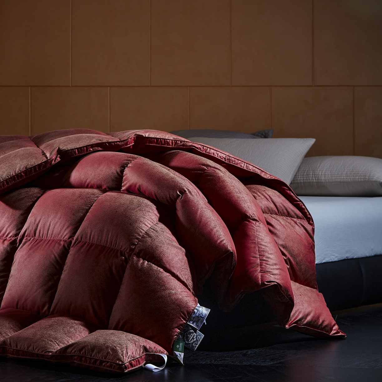 91家纺网 家纺一手货源 找家纺 （总）暖羽屋羽绒馆 2025新款95白鹅绒被芯 婚庆鹅绒被子 结婚喜被 双人2米大红冬被