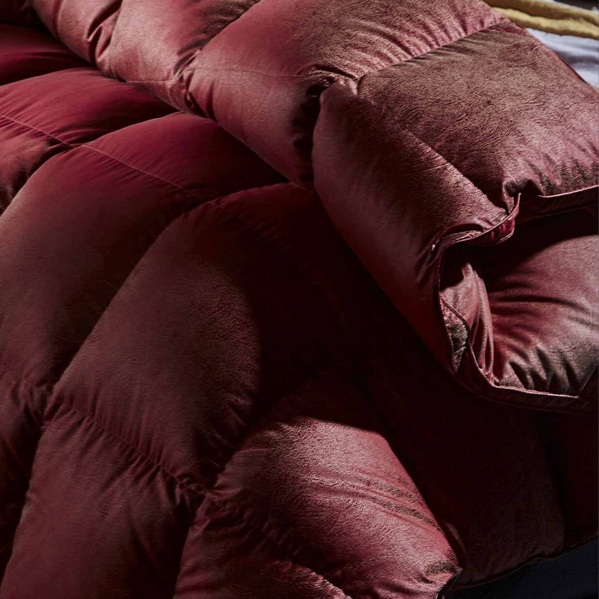 91家纺网 家纺一手货源 找家纺 （总）暖羽屋羽绒馆 2025新款95白鹅绒被芯 婚庆鹅绒被子 结婚喜被 双人2米大红冬被