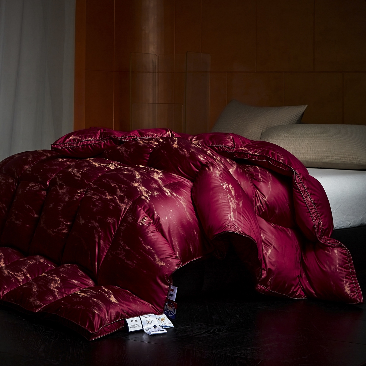 91家纺网 家纺一手货源 找家纺 暖羽屋羽绒馆 2025新款95白鹅绒被芯 婚庆鹅绒被子 结婚喜被 双人2米大红冬被 峰峦 涟漪红