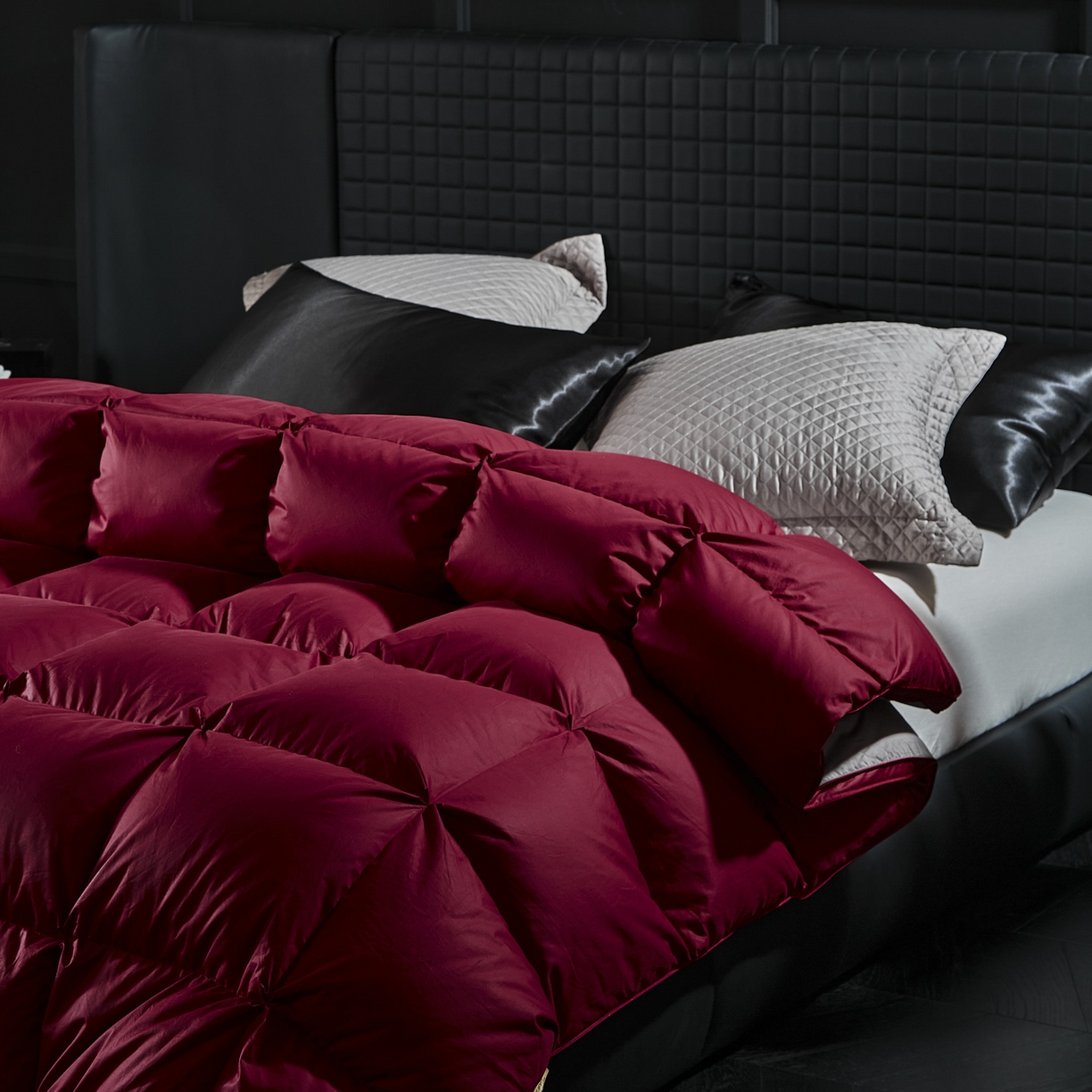 91家纺网 家纺一手货源 找家纺 暖羽屋羽绒馆 2025新款95白鹅绒被芯 婚庆鹅绒被子 结婚喜被 双人2米大红冬被 怦然心动 红