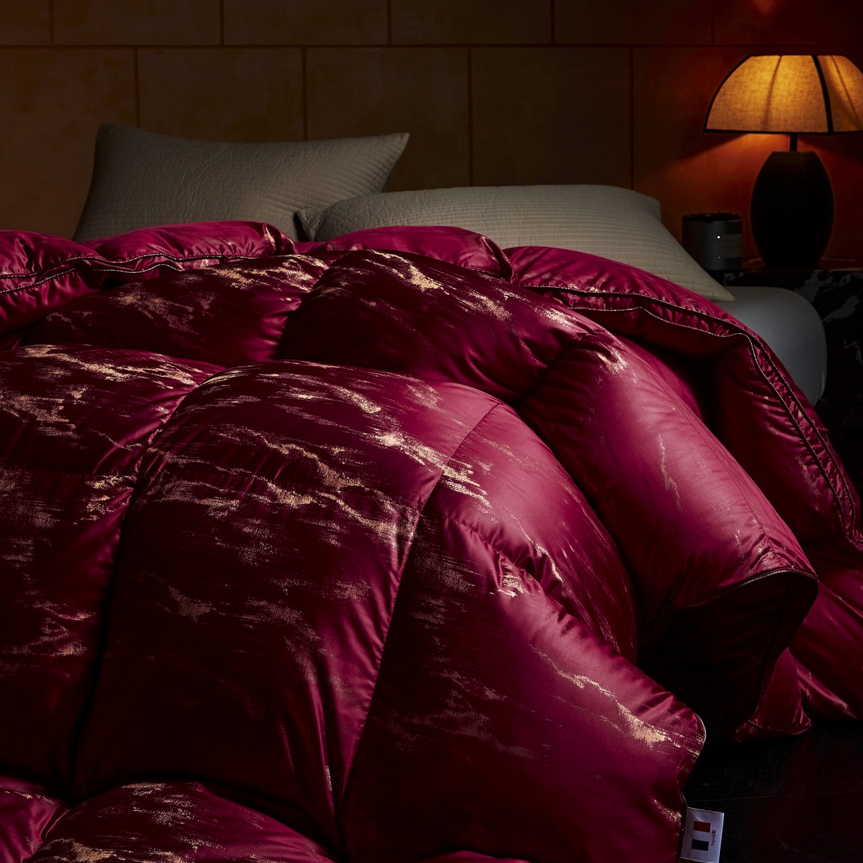 91家纺网 家纺一手货源 找家纺 暖羽屋羽绒馆 2025新款95白鹅绒被芯 婚庆鹅绒被子 结婚喜被 双人2米大红冬被 峰峦 涟漪红