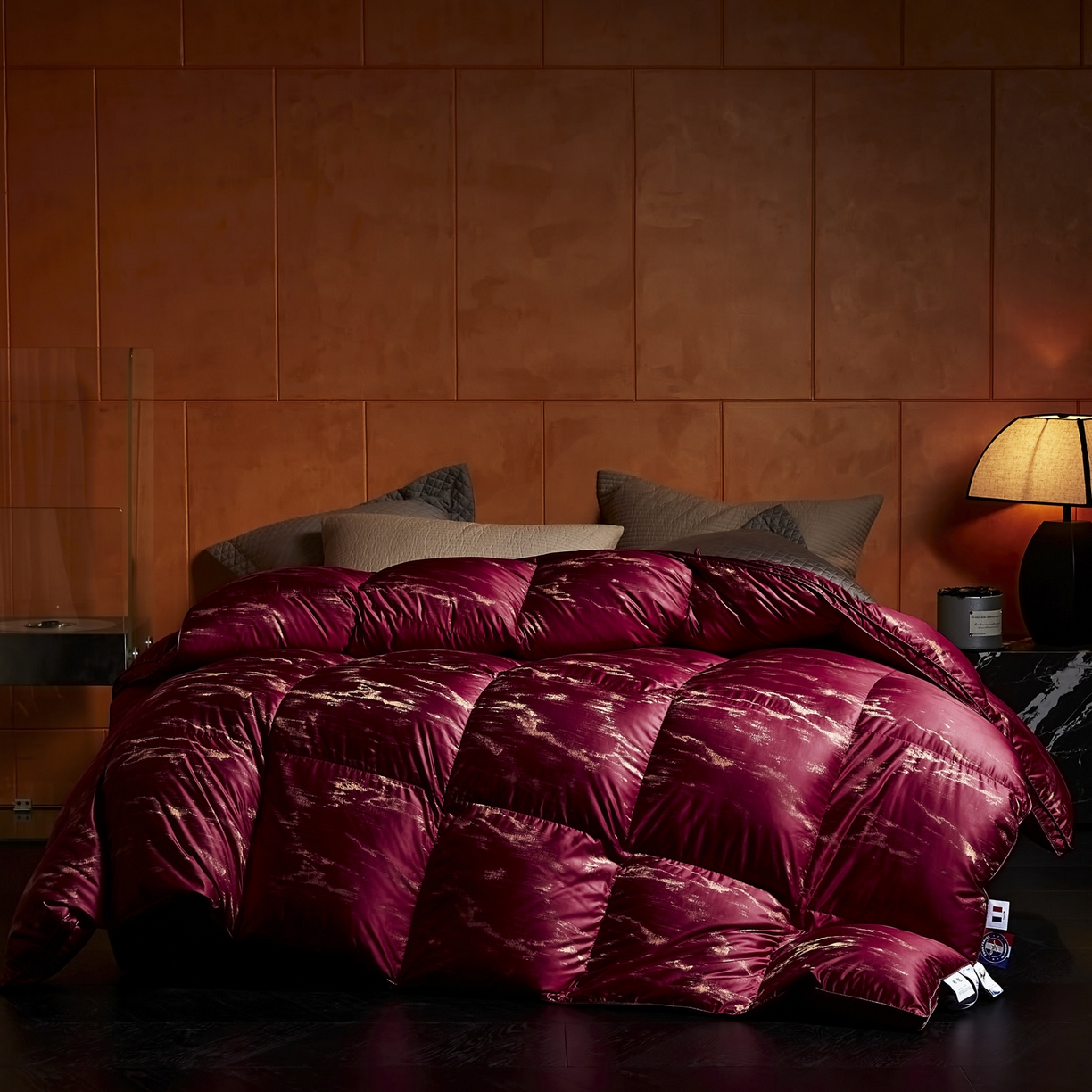 91家纺网 家纺一手货源 找家纺 暖羽屋羽绒馆 2025新款95白鹅绒被芯 婚庆鹅绒被子 结婚喜被 双人2米大红冬被 峰峦 涟漪红