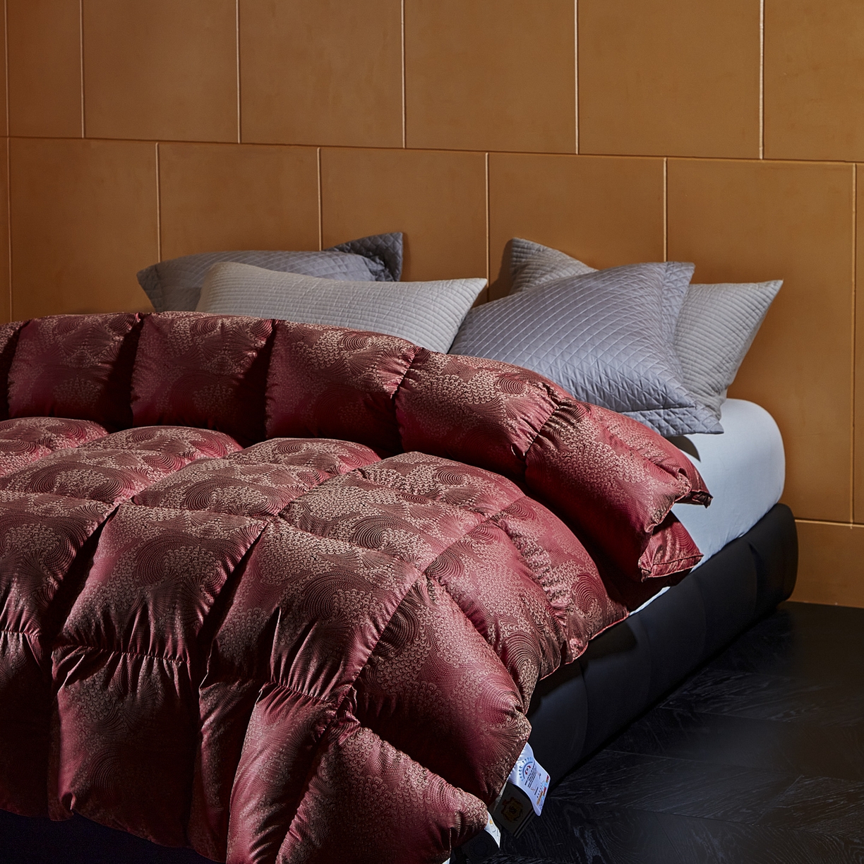 91家纺网 家纺一手货源 找家纺 暖羽屋羽绒馆 2025新款95白鹅绒被芯 婚庆鹅绒被子 结婚喜被 双人2米大红冬被 恋羽 红