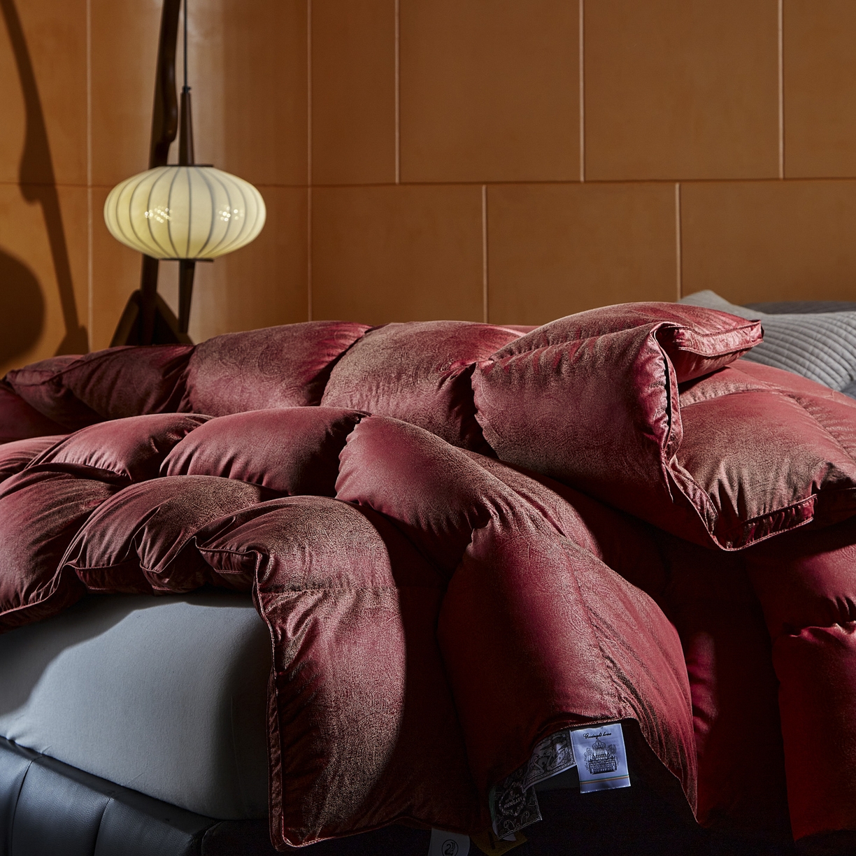 91家纺网 家纺一手货源 找家纺 暖羽屋羽绒馆 2025新款95白鹅绒被芯 婚庆鹅绒被子 结婚喜被 双人2米大红冬被 繁星 红