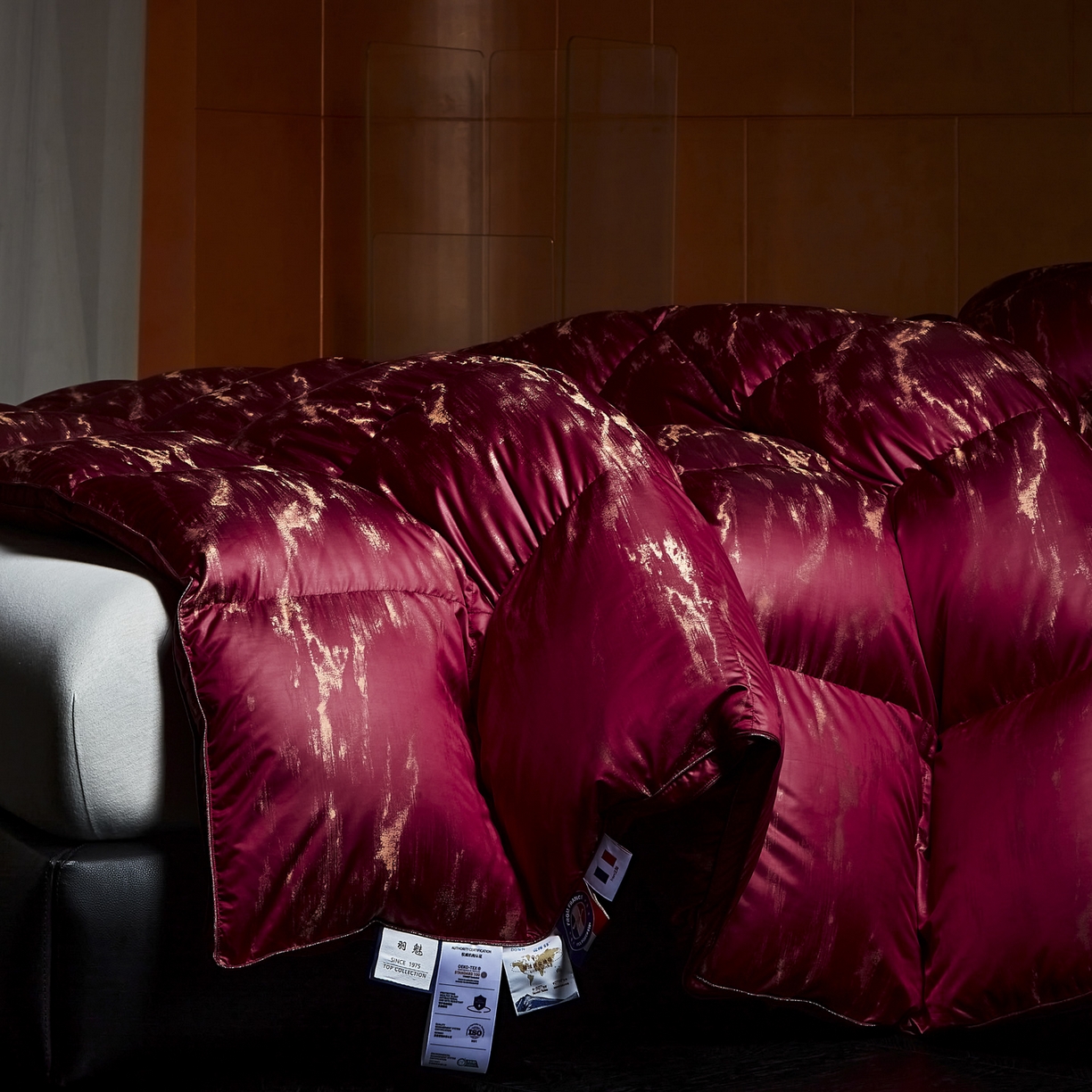 91家纺网 家纺一手货源 找家纺 暖羽屋羽绒馆 2025新款95白鹅绒被芯 婚庆鹅绒被子 结婚喜被 双人2米大红冬被 峰峦 涟漪红