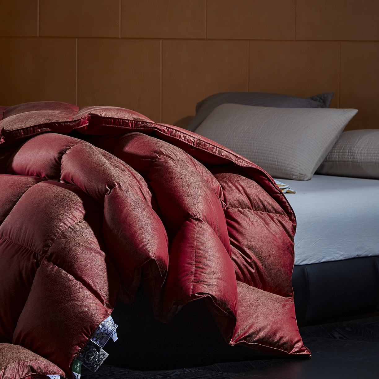 91家纺网 家纺一手货源 找家纺 暖羽屋羽绒馆 2025新款95白鹅绒被芯 婚庆鹅绒被子 结婚喜被 双人2米大红冬被 繁星 红