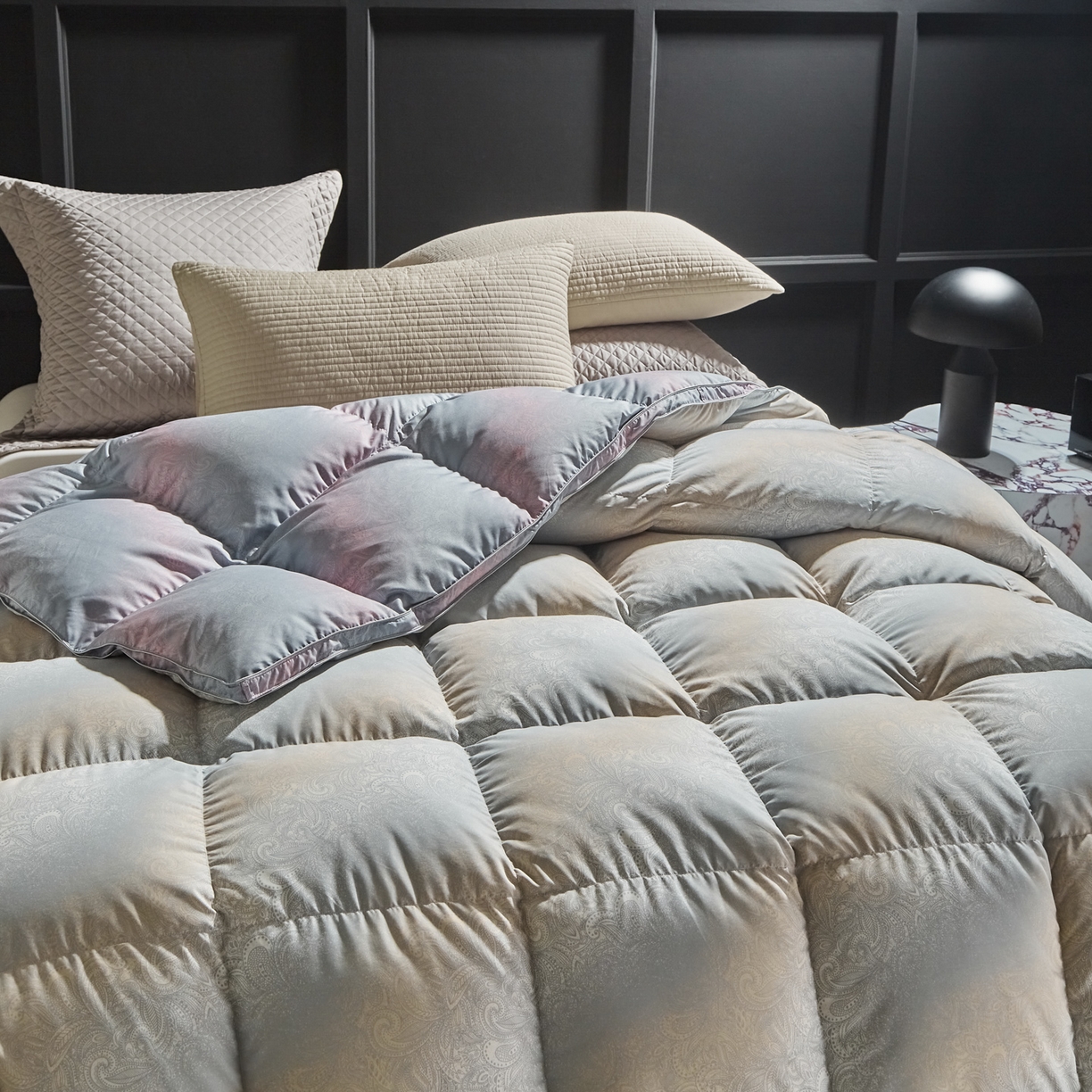 91家纺网 家纺一手货源 找家纺 暖羽屋羽绒馆 2025新款磨毛糯棉鹅绒丝被芯 白鹅绒被子 羽毛被子 双人羽绒被冬被婚庆春秋被 云梦反面