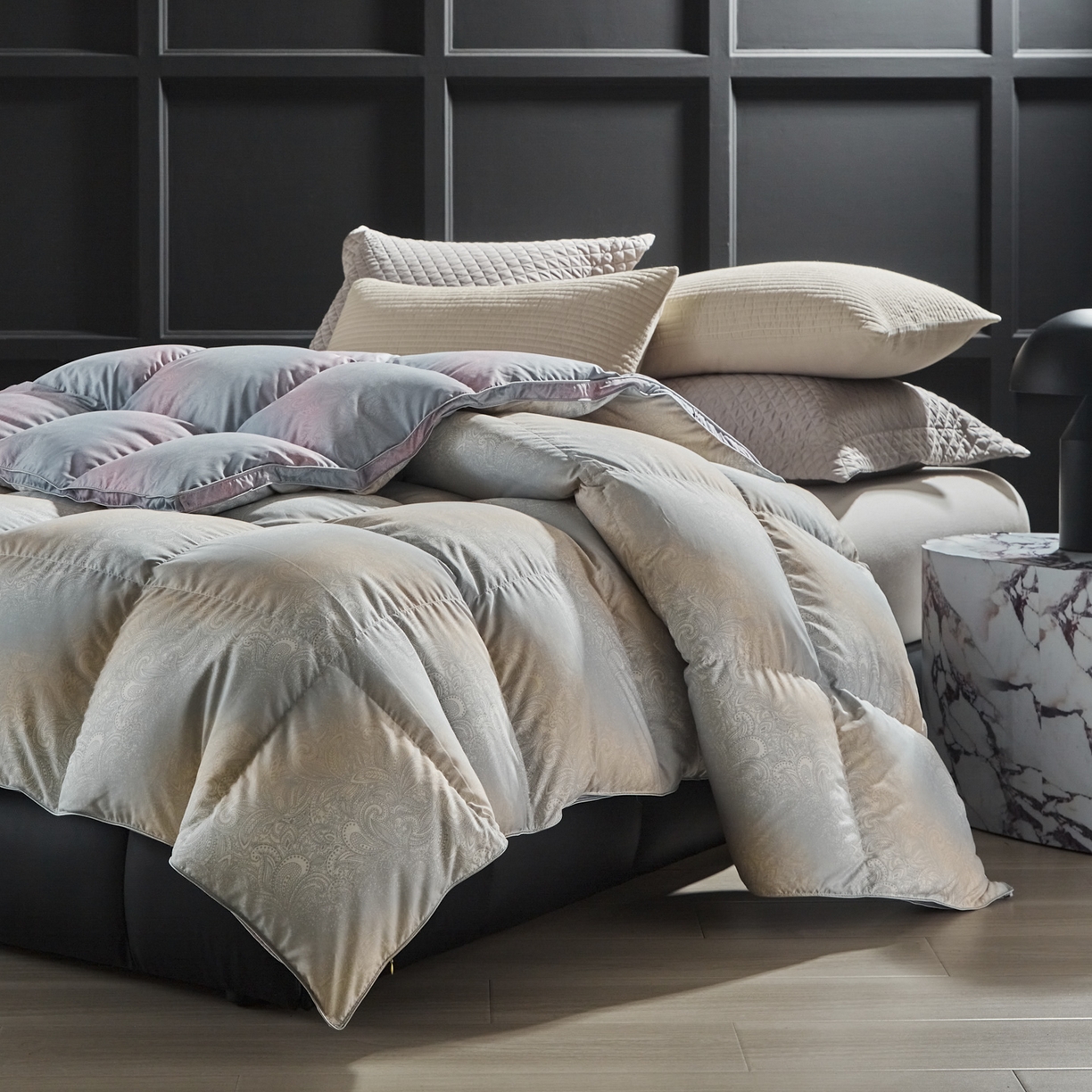 91家纺网 家纺一手货源 找家纺 暖羽屋羽绒馆 2025新款磨毛糯棉鹅绒丝被芯 白鹅绒被子 羽毛被子 双人羽绒被冬被婚庆春秋被 云梦反面