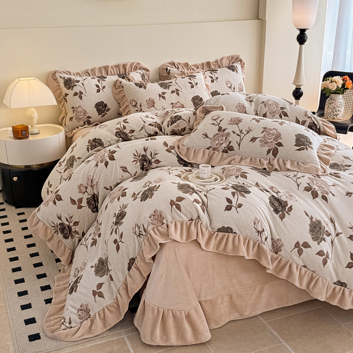 91家纺网 家纺一手货源 找家纺 慕晨 2025新款花边牛奶绒床盖四件套 玫瑰絮语