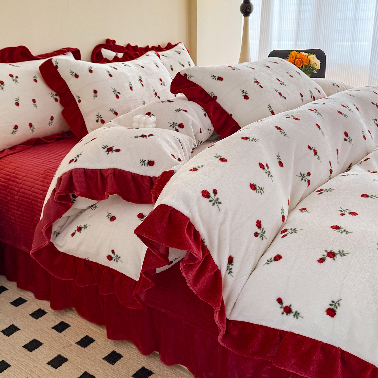 91家纺网 家纺一手货源 找家纺 慕晨 2025新款花边牛奶绒床盖四件套 雪蔷薇