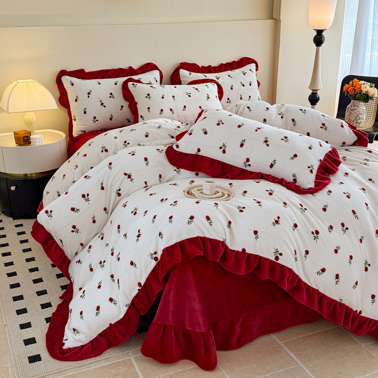 91家纺网 家纺一手货源 找家纺 慕晨 2025新款花边牛奶绒床盖四件套 雪蔷薇