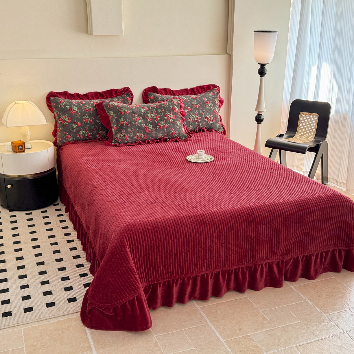 91家纺网 家纺一手货源 找家纺 （总）慕晨 2025新款花边牛奶绒床盖四件套