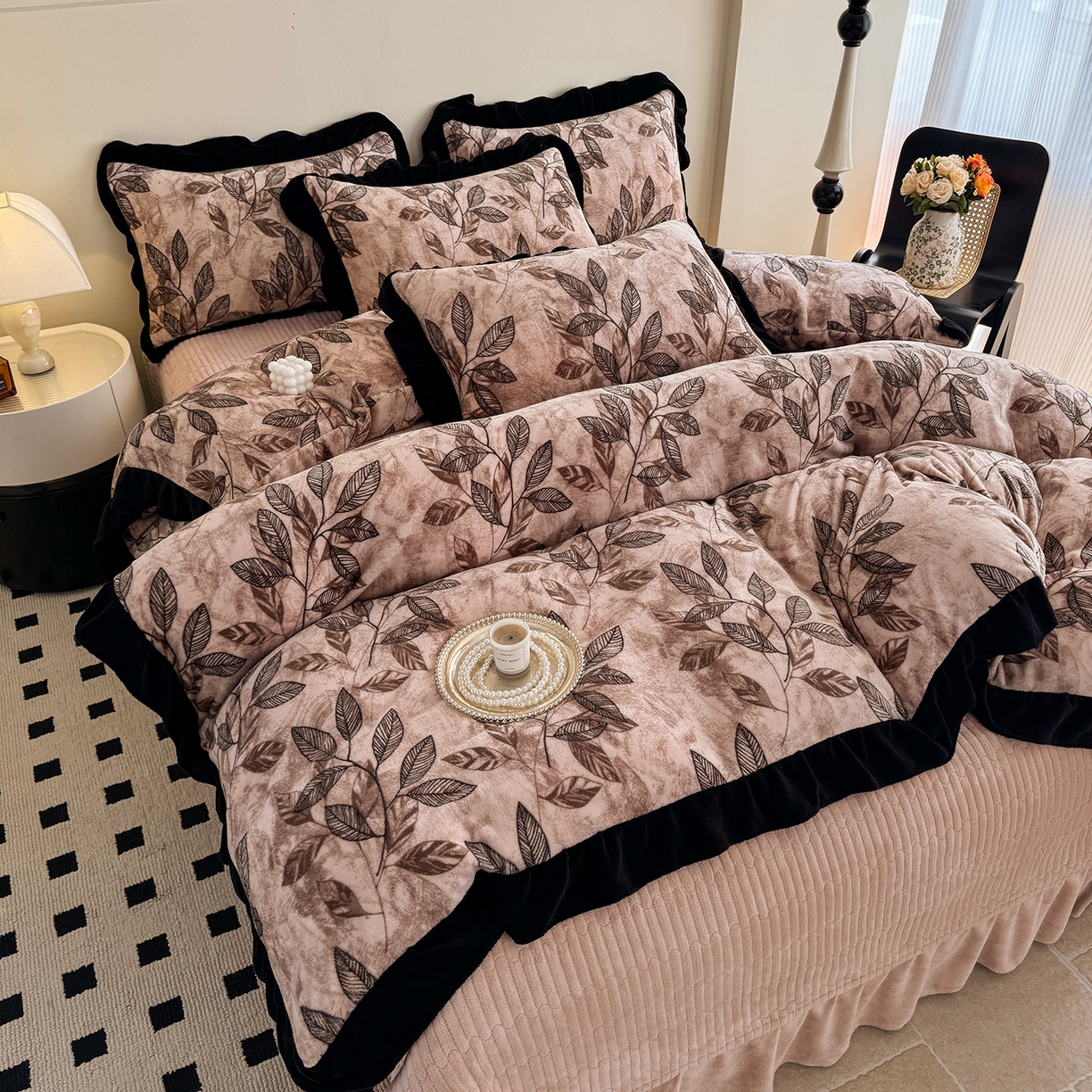 91家纺网 家纺一手货源 找家纺 慕晨 2025新款花边牛奶绒床盖四件套 叶知秋