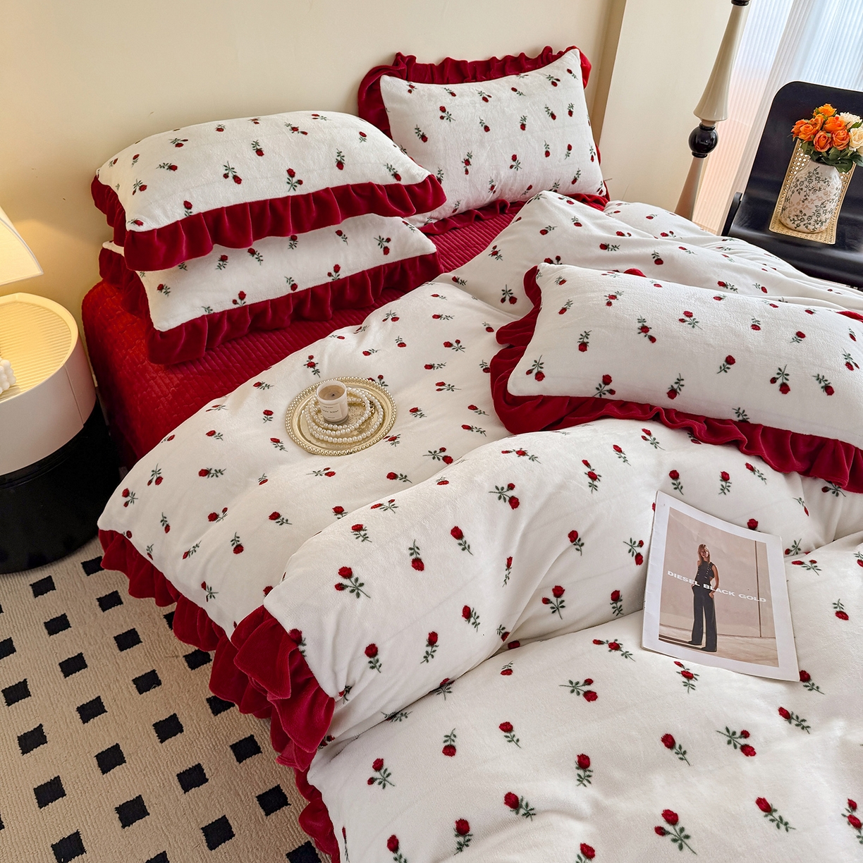 91家纺网 家纺一手货源 找家纺 慕晨 2025新款花边牛奶绒床盖四件套 雪蔷薇