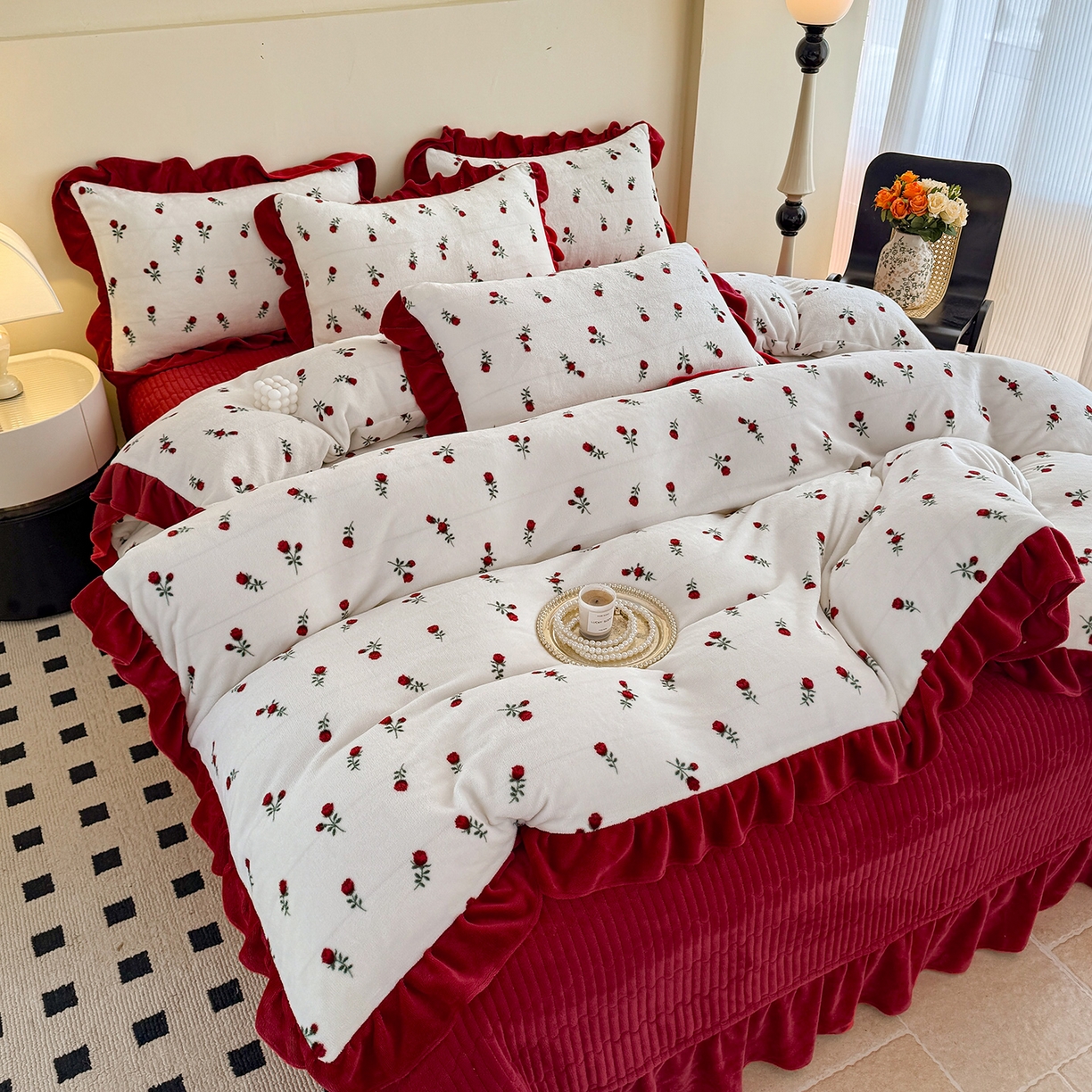 91家纺网 家纺一手货源 找家纺 慕晨 2025新款花边牛奶绒床盖四件套 雪蔷薇