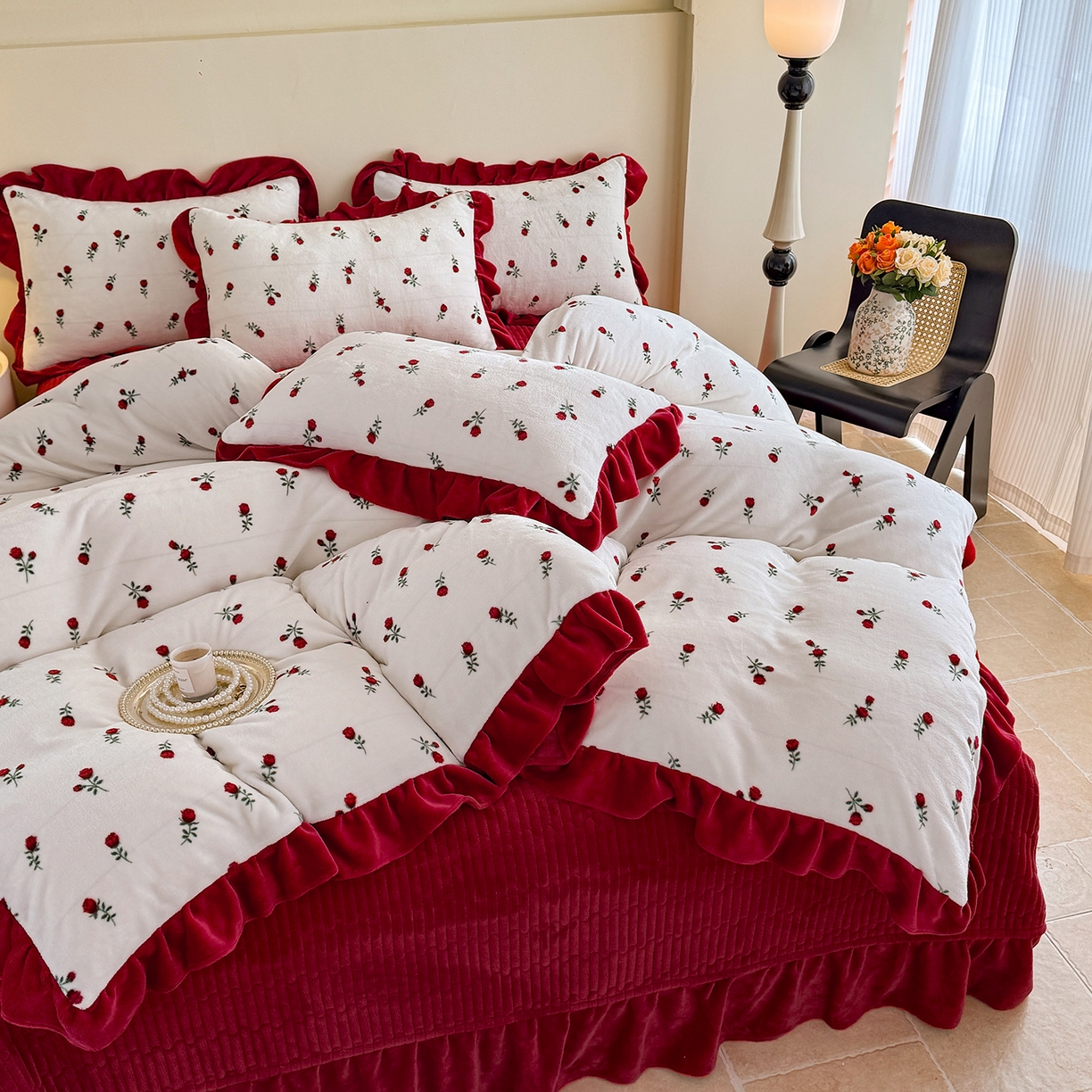 91家纺网 家纺一手货源 找家纺 慕晨 2025新款花边牛奶绒床盖四件套 雪蔷薇