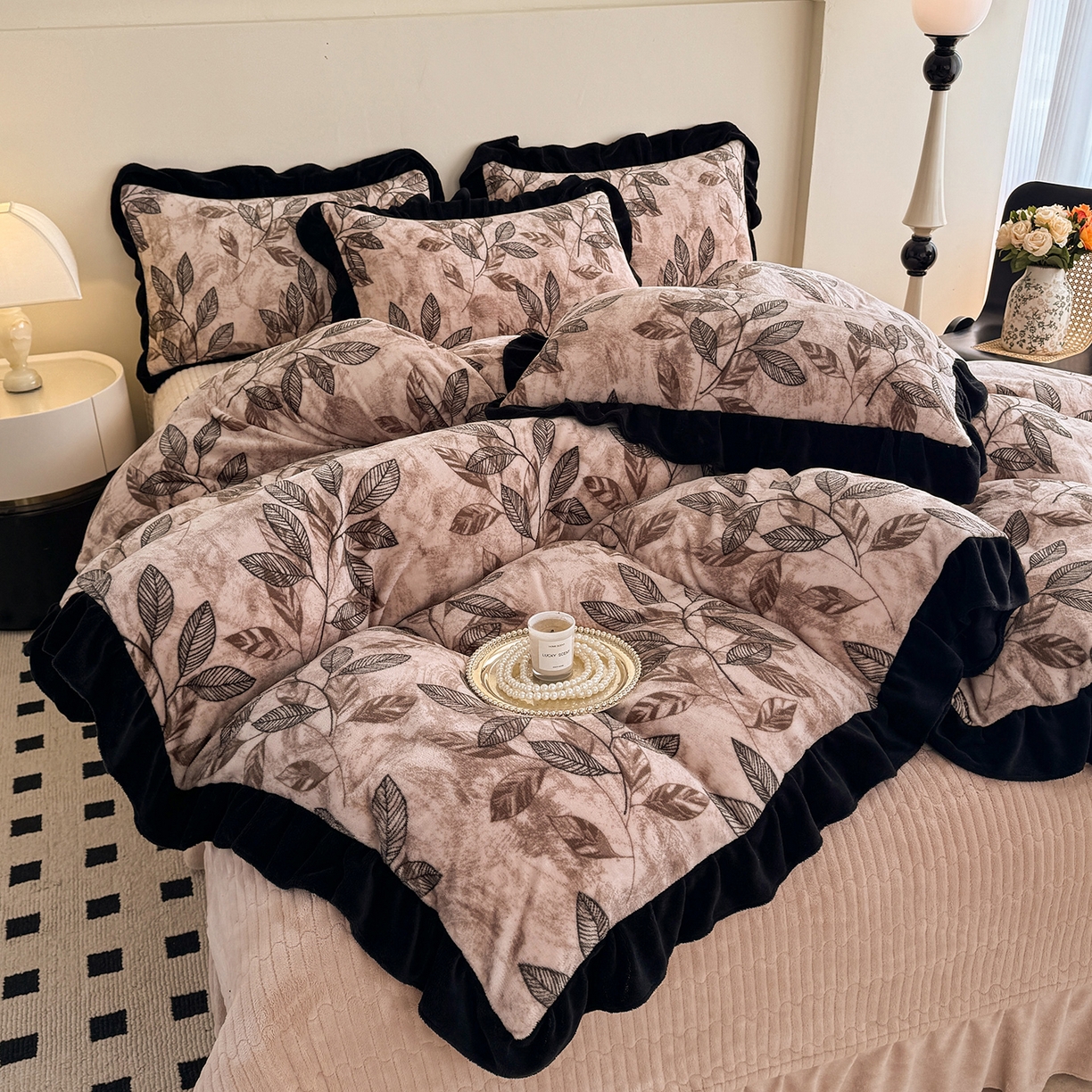 91家纺网 家纺一手货源 找家纺 慕晨 2025新款花边牛奶绒床盖四件套 叶知秋