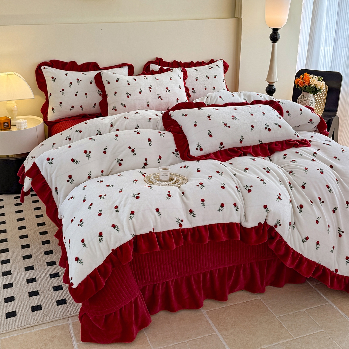 91家纺网 家纺一手货源 找家纺 慕晨 2025新款花边牛奶绒床盖四件套 雪蔷薇