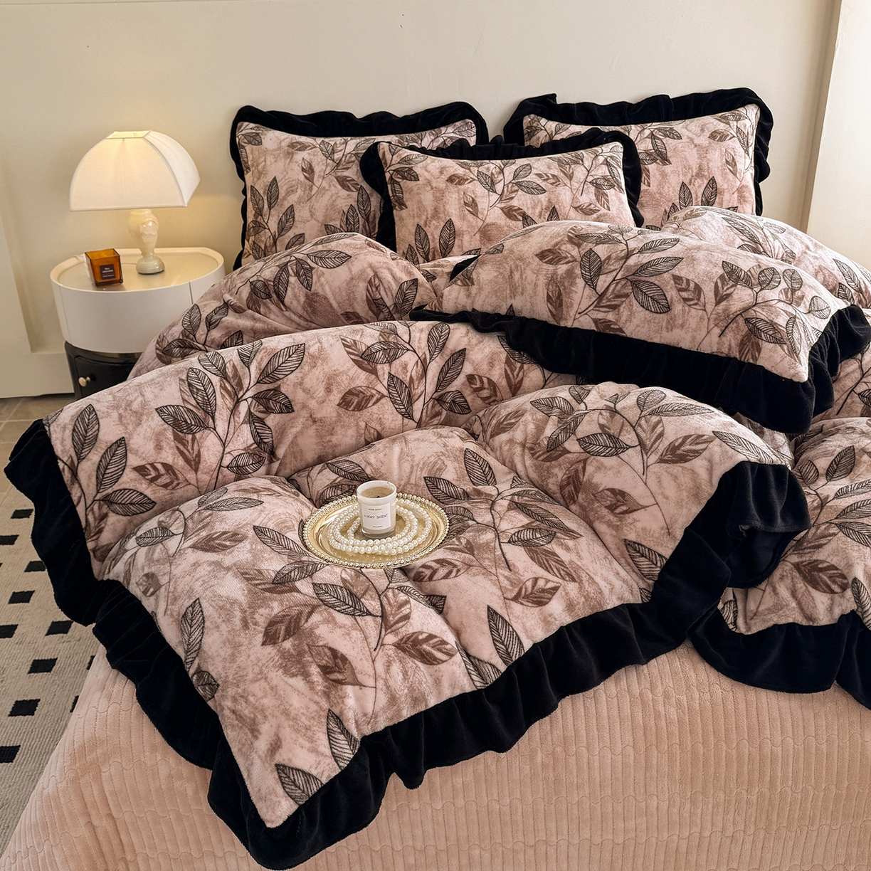 91家纺网 家纺一手货源 找家纺 慕晨 2025新款花边牛奶绒床盖四件套 叶知秋