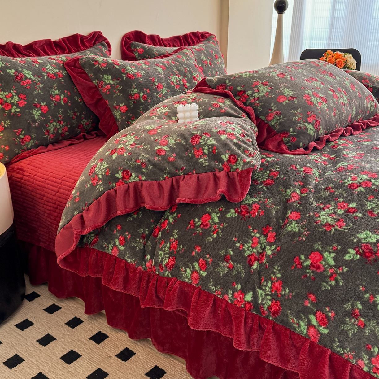 91家纺网 家纺一手货源 找家纺 （总）慕晨 2025新款花边牛奶绒床盖四件套