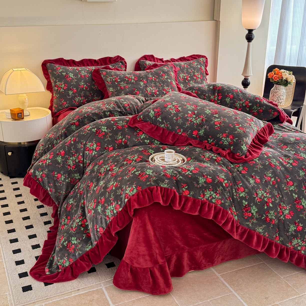 91家纺网 家纺一手货源 找家纺 （总）慕晨 2025新款花边牛奶绒床盖四件套