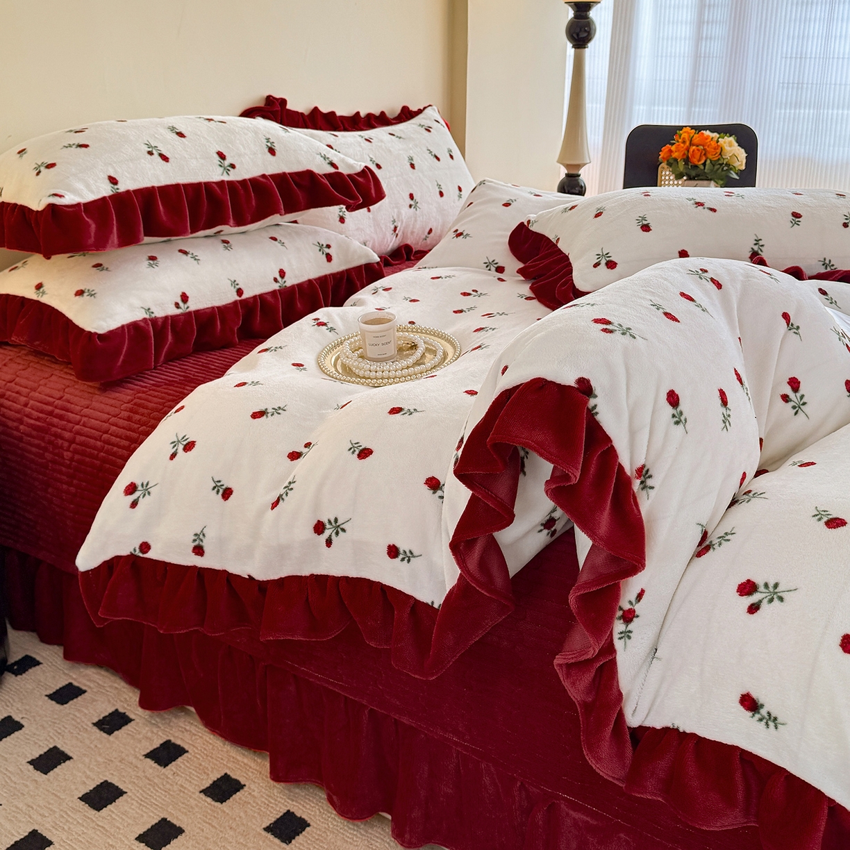 91家纺网 家纺一手货源 找家纺 慕晨 2025新款花边牛奶绒床盖四件套 雪蔷薇