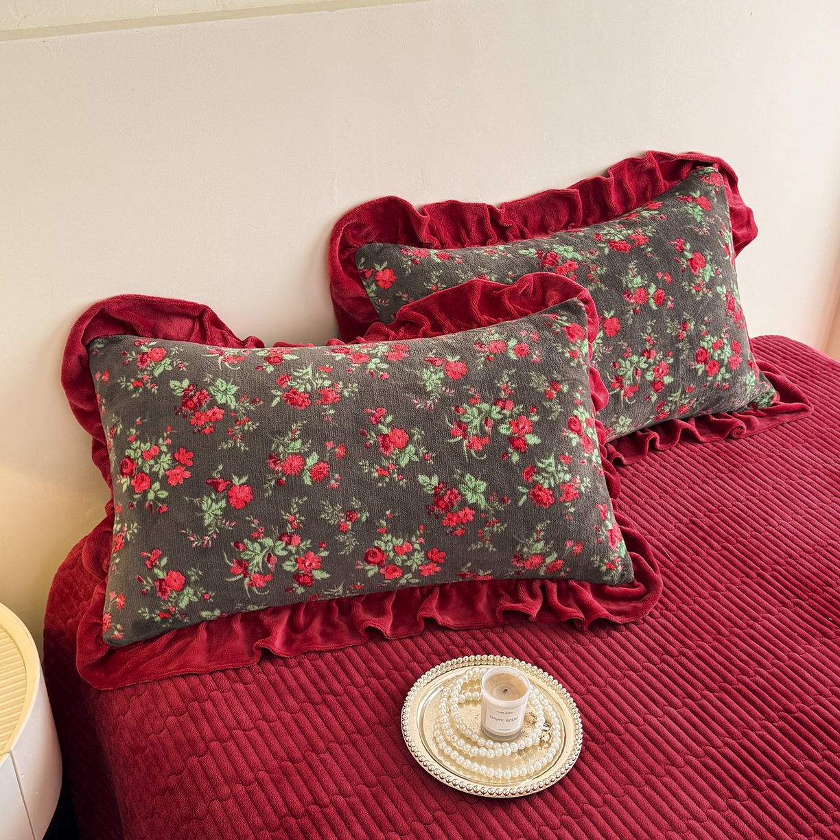 91家纺网 家纺一手货源 找家纺 （总）慕晨 2025新款花边牛奶绒床盖四件套