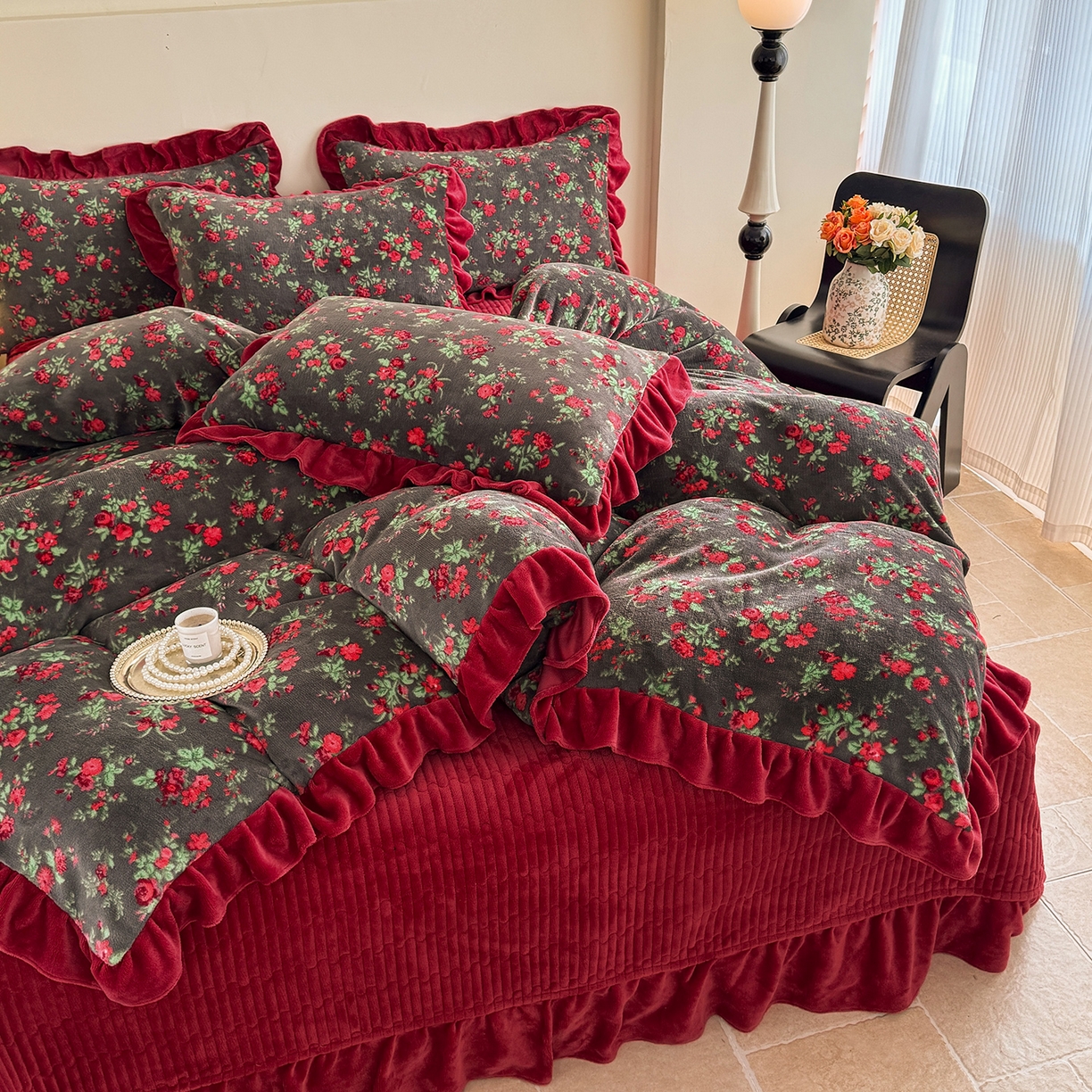 91家纺网 家纺一手货源 找家纺 （总）慕晨 2025新款花边牛奶绒床盖四件套