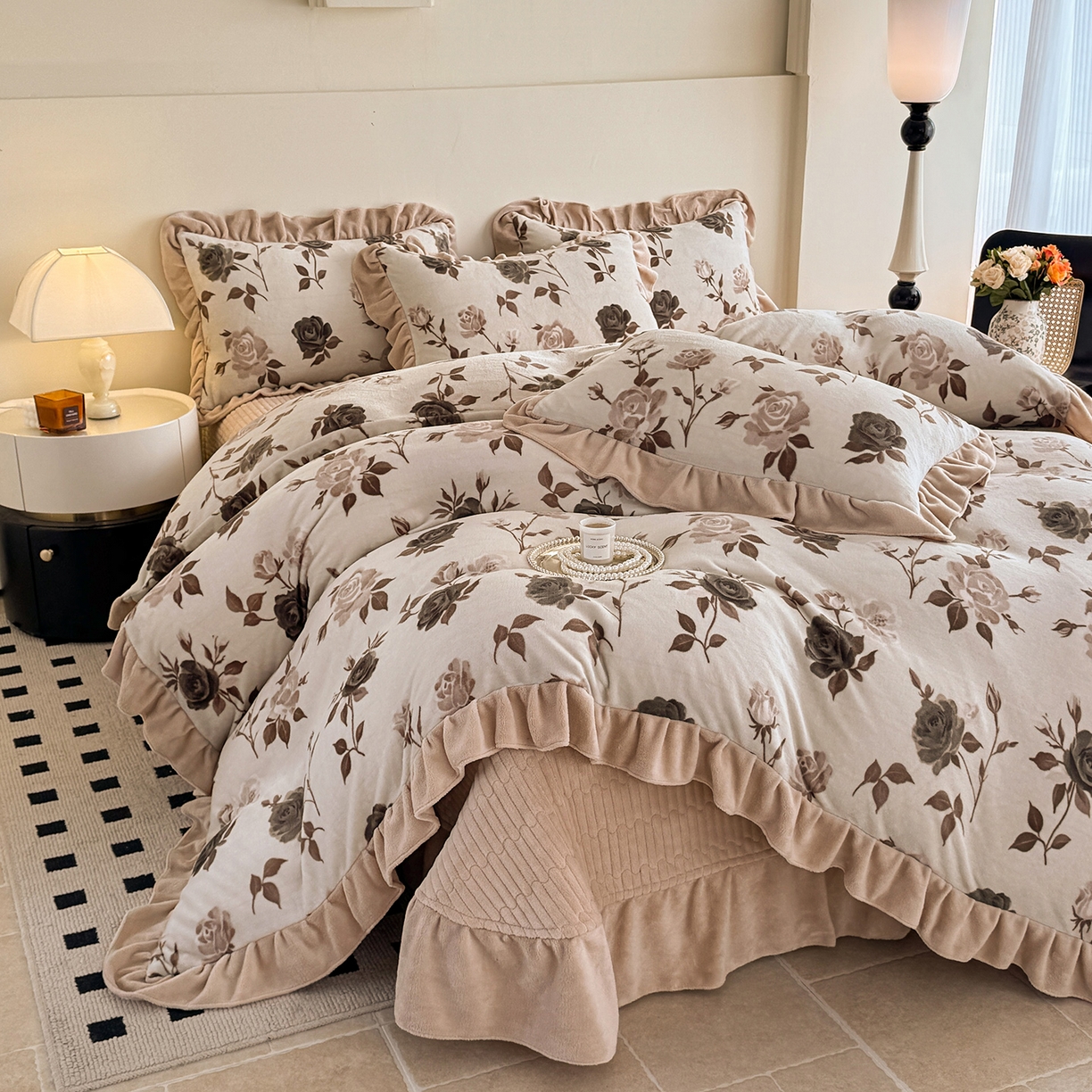 91家纺网 家纺一手货源 找家纺 （总）慕晨 2025新款花边牛奶绒床盖四件套