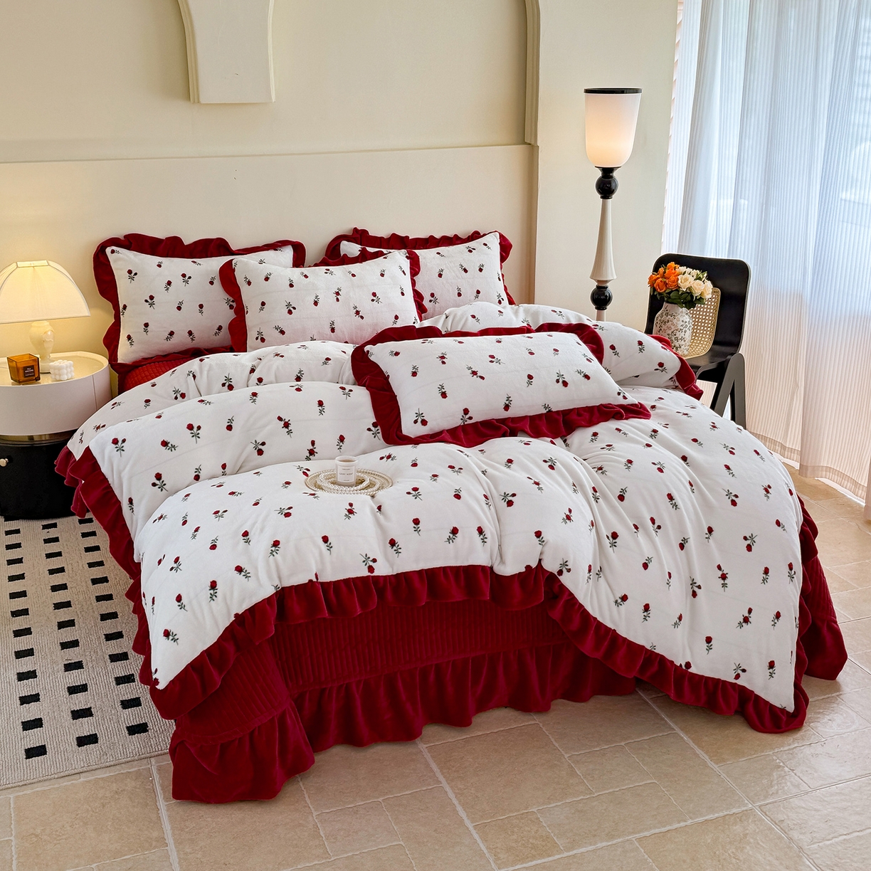 91家纺网 家纺一手货源 找家纺 慕晨 2025新款花边牛奶绒床盖四件套 雪蔷薇