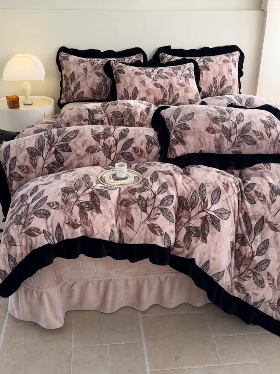 91家纺网 家纺一手货源 找家纺 慕晨 2025新款花边牛奶绒床盖四件套 叶知秋