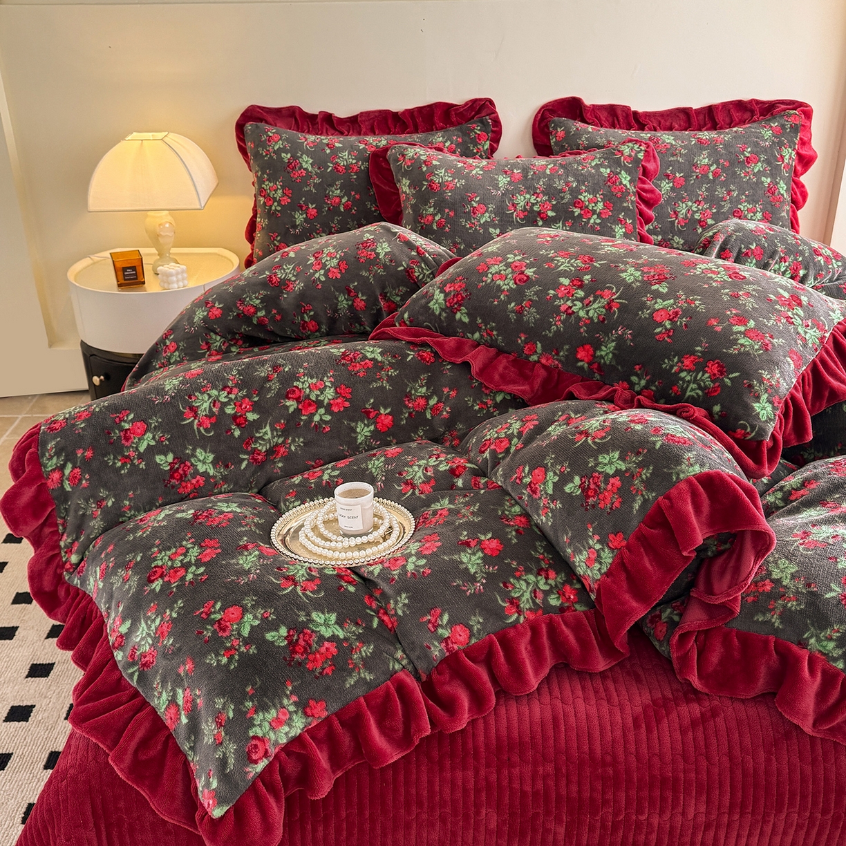 91家纺网 家纺一手货源 找家纺 慕晨 2025新款花边牛奶绒床盖四件套 花妖