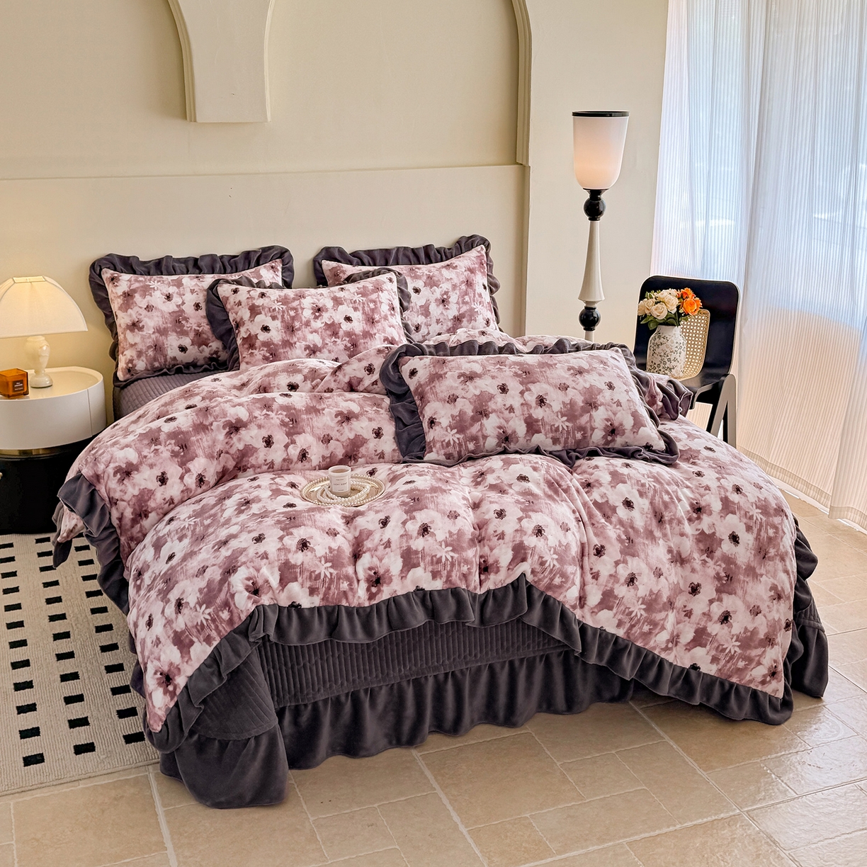 91家纺网 家纺一手货源 找家纺 慕晨 2025新款花边牛奶绒床盖四件套 织梦繁花