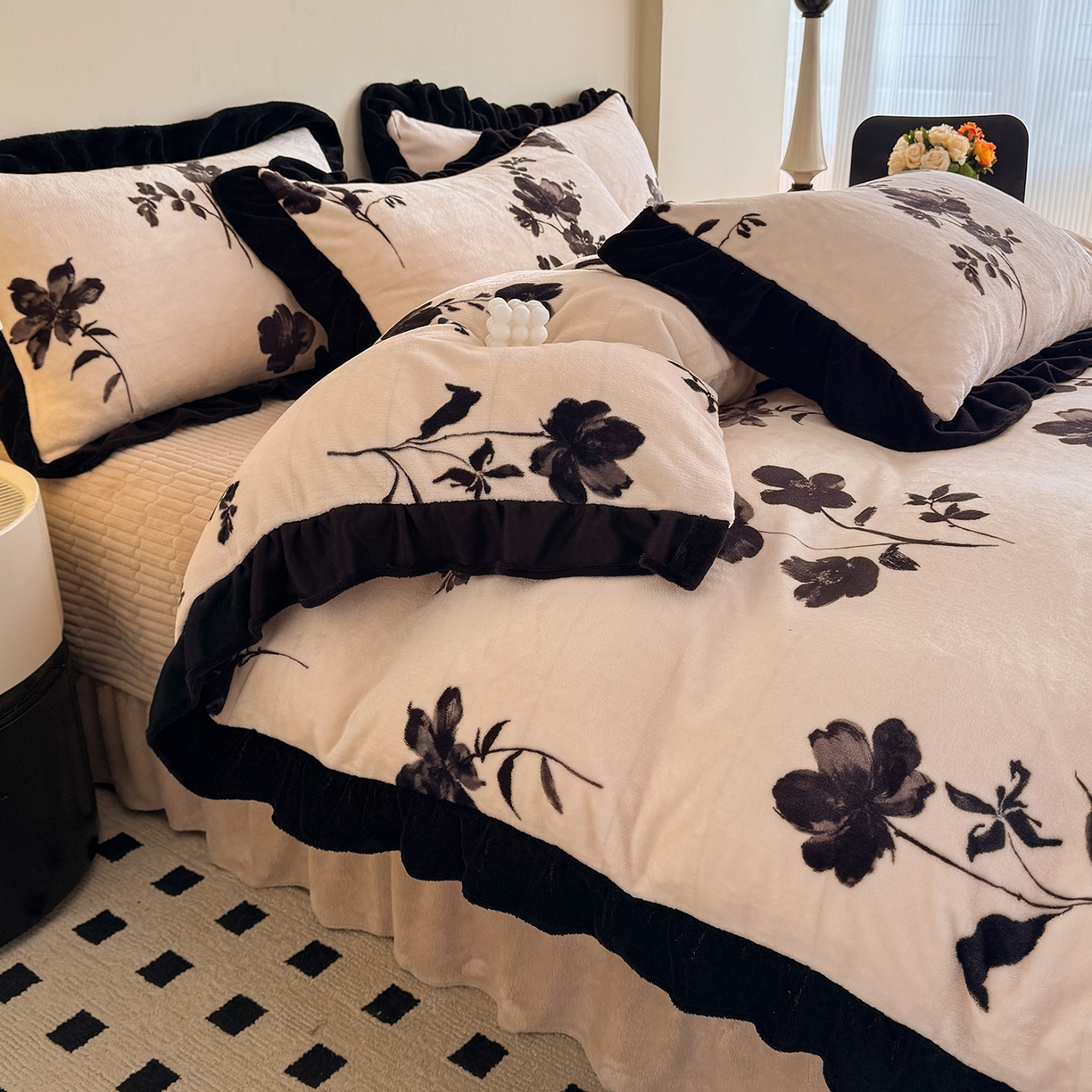 91家纺网 家纺一手货源 找家纺 慕晨 2025新款花边牛奶绒床盖四件套 墨染花