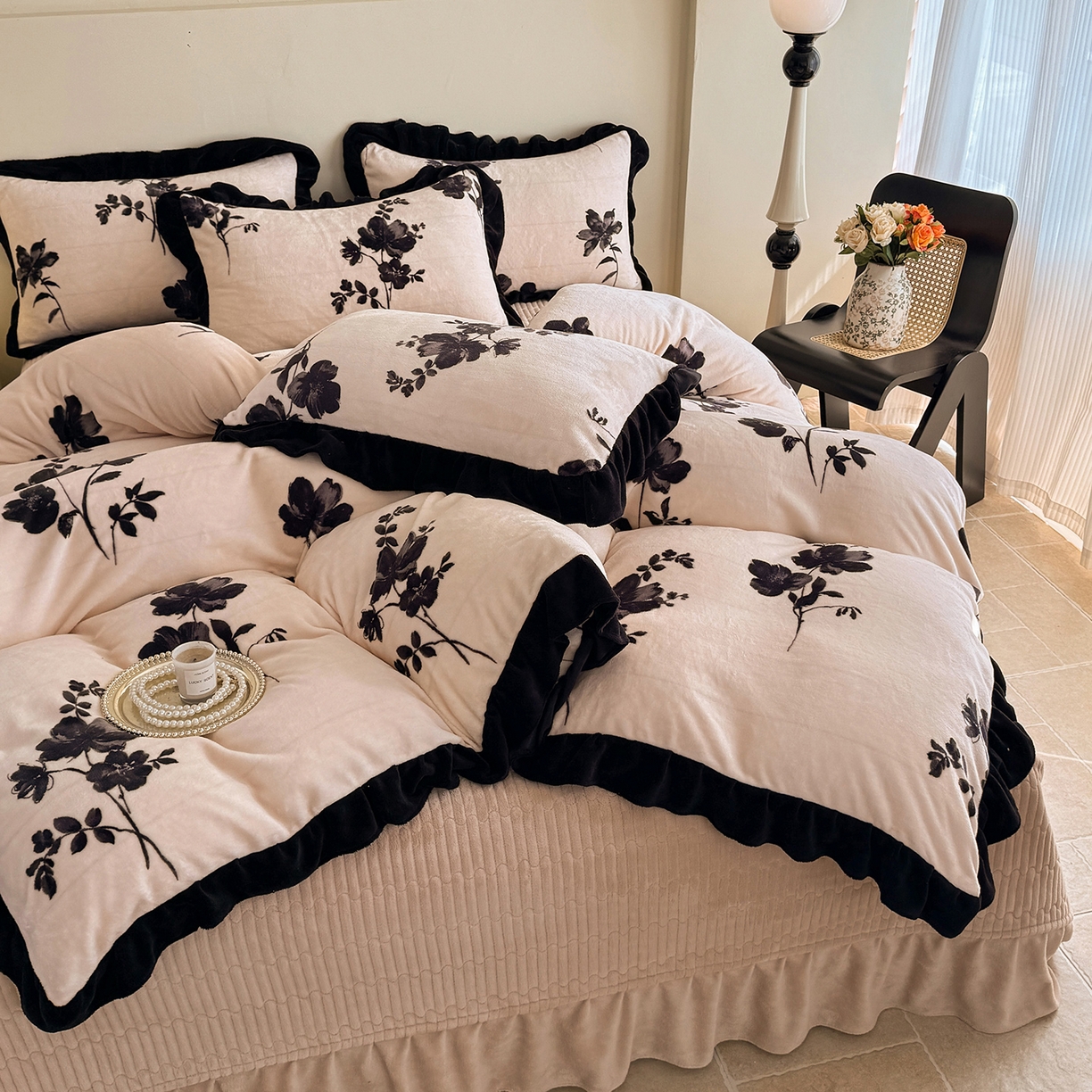 91家纺网 家纺一手货源 找家纺 慕晨 2025新款花边牛奶绒床盖四件套 墨染花