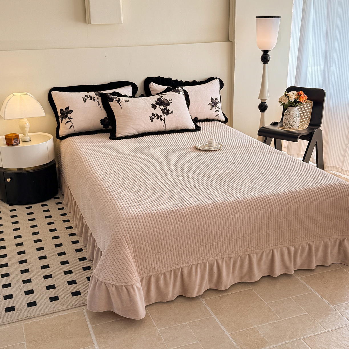 91家纺网 家纺一手货源 找家纺 慕晨 2025新款花边牛奶绒床盖四件套 墨染花