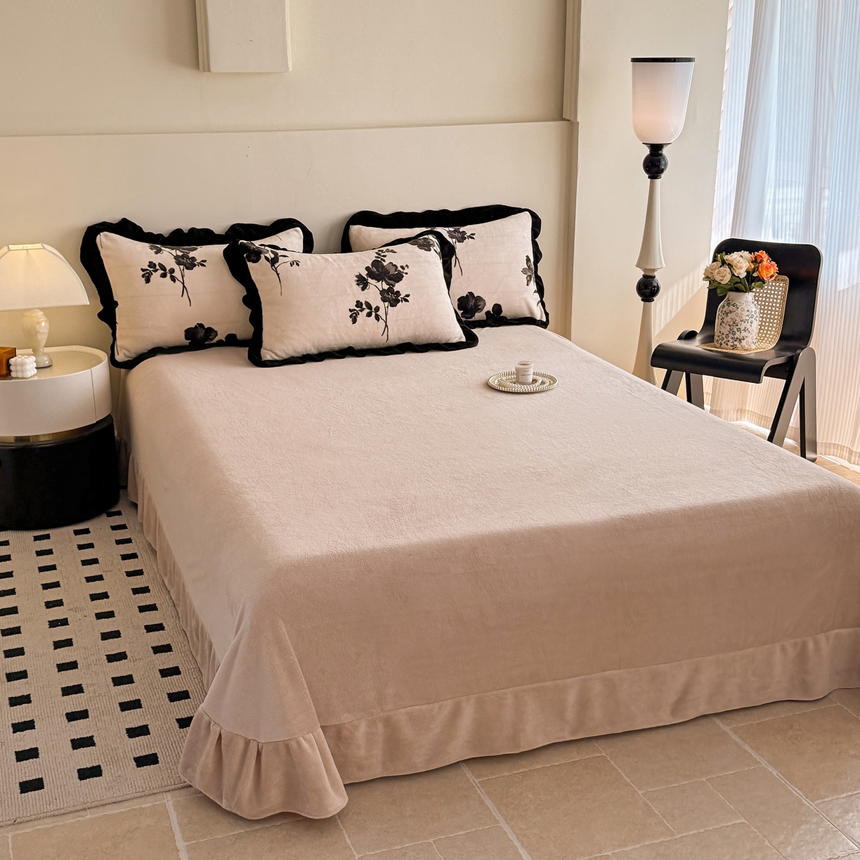 91家纺网 家纺一手货源 找家纺 慕晨 2025新款花边牛奶绒床盖四件套 墨染花